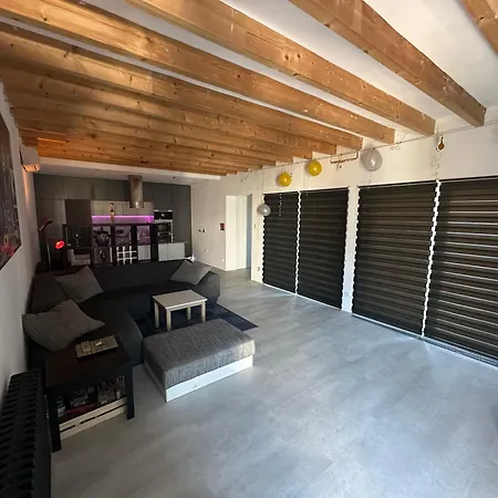 Exkluzivni Prostorny Apartment Humpolec
